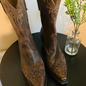 Cavenders Rustic Look